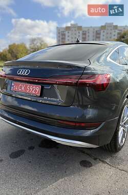 Позашляховик / Кросовер Audi e-tron 2022 в  фото 4 Позашляховик / Кросовер Audi e-tron 2022 в