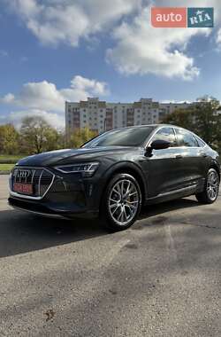 Позашляховик / Кросовер Audi e-tron 2022 в  фото 30 Позашляховик / Кросовер Audi e-tron 2022 в