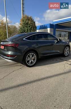 Позашляховик / Кросовер Audi e-tron 2022 в  фото 31 Позашляховик / Кросовер Audi e-tron 2022 в