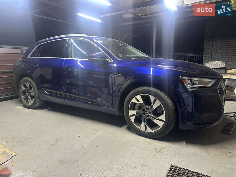 Позашляховик / Кросовер Audi e-tron 2020 в Києві фото 23 Позашляховик / Кросовер Audi e-tron 2020 в Києві