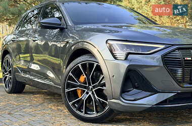 Внедорожник / Кроссовер Audi e-tron 2020 в 