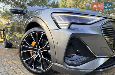 Внедорожник / Кроссовер Audi e-tron 2020 в 