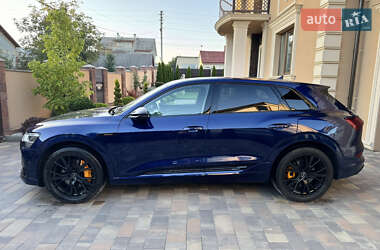 Позашляховик / Кросовер Audi e-tron 2022 в  фото 16 Позашляховик / Кросовер Audi e-tron 2022 в