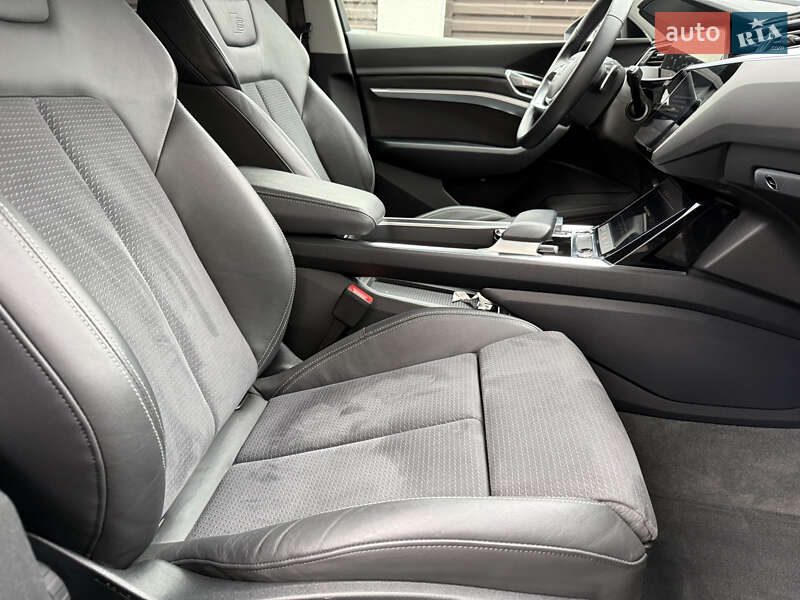 Позашляховик / Кросовер Audi e-tron 2022 в Луцьку