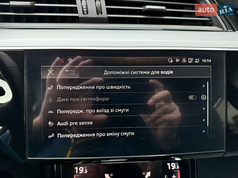 Позашляховик / Кросовер Audi e-tron 2022 в Луцьку