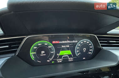 Позашляховик / Кросовер Audi e-tron 2022 в  фото 60 Позашляховик / Кросовер Audi e-tron 2022 в