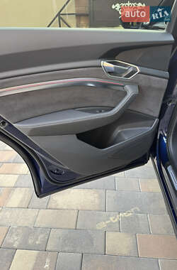 Позашляховик / Кросовер Audi e-tron 2022 в  фото 66 Позашляховик / Кросовер Audi e-tron 2022 в