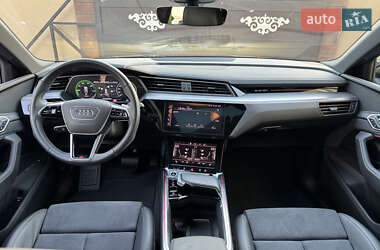 Позашляховик / Кросовер Audi e-tron 2022 в  фото 69 Позашляховик / Кросовер Audi e-tron 2022 в