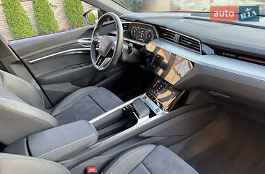 Позашляховик / Кросовер Audi e-tron 2022 в  фото 80 Позашляховик / Кросовер Audi e-tron 2022 в