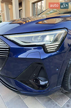 Позашляховик / Кросовер Audi e-tron 2022 в  фото 93 Позашляховик / Кросовер Audi e-tron 2022 в