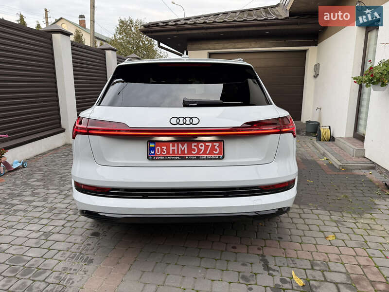Позашляховик / Кросовер Audi e-tron 2022 в Луцьку