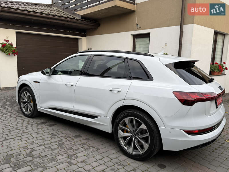 Позашляховик / Кросовер Audi e-tron 2022 в Луцьку