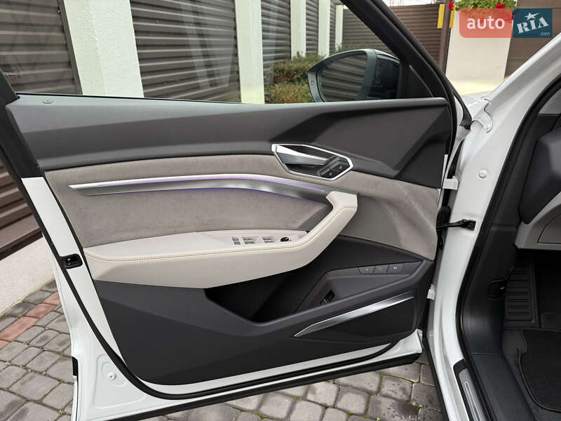 Позашляховик / Кросовер Audi e-tron 2022 в Луцьку