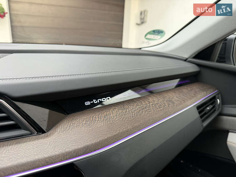 Позашляховик / Кросовер Audi e-tron 2022 в Луцьку