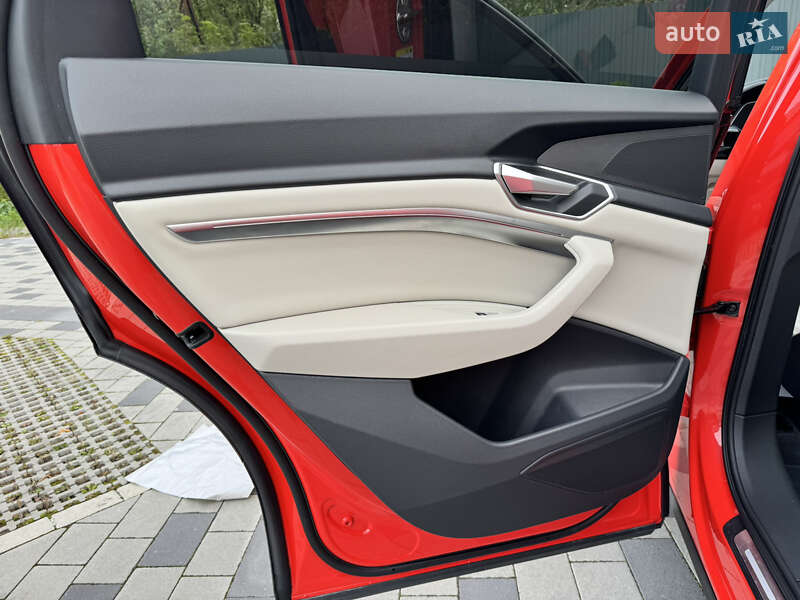 Позашляховик / Кросовер Audi e-tron 2022 в Львові фото 27 Позашляховик / Кросовер Audi e-tron 2022 в Львові
