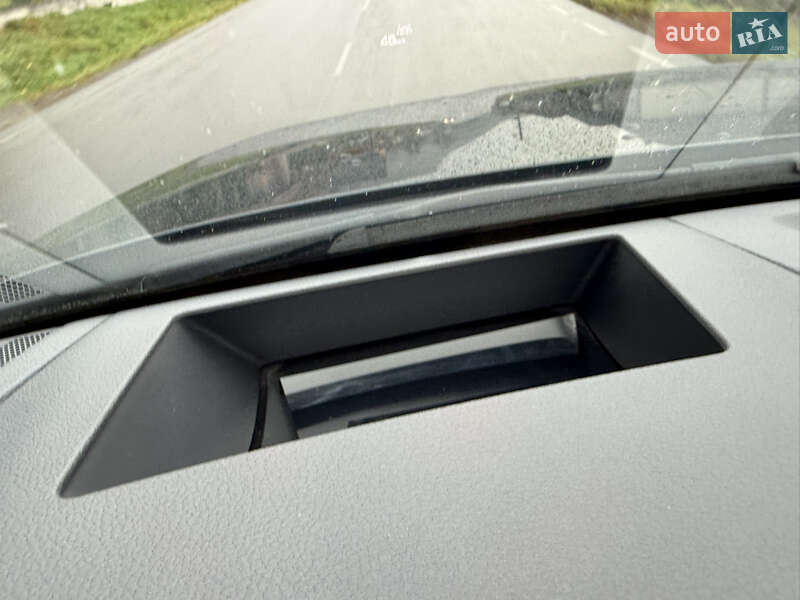 Внедорожник / Кроссовер Audi e-tron 2019 в Сваляве