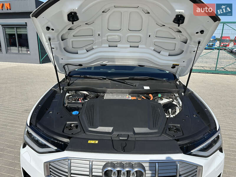 Внедорожник / Кроссовер Audi e-tron 2020 в Лопатине фото 11 Внедорожник / Кроссовер Audi e-tron 2020 в Лопатине