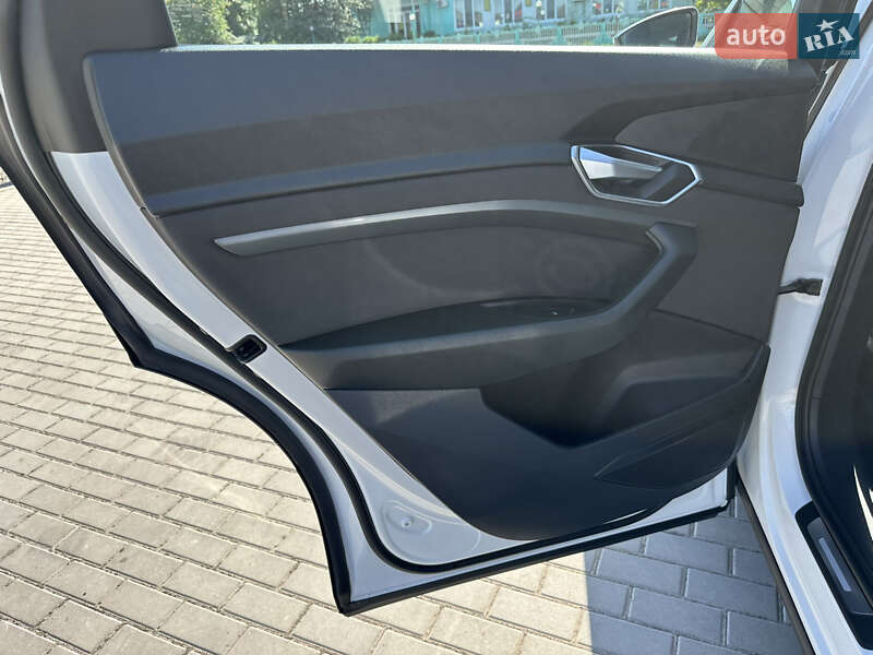 Внедорожник / Кроссовер Audi e-tron 2020 в Лопатине фото 53 Внедорожник / Кроссовер Audi e-tron 2020 в Лопатине