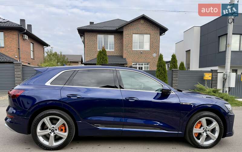 Внедорожник / Кроссовер Audi e-tron 2022 в Киеве фото 6 Внедорожник / Кроссовер Audi e-tron 2022 в Киеве