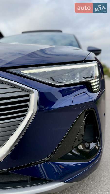 Внедорожник / Кроссовер Audi e-tron 2022 в Киеве фото 29 Внедорожник / Кроссовер Audi e-tron 2022 в Киеве