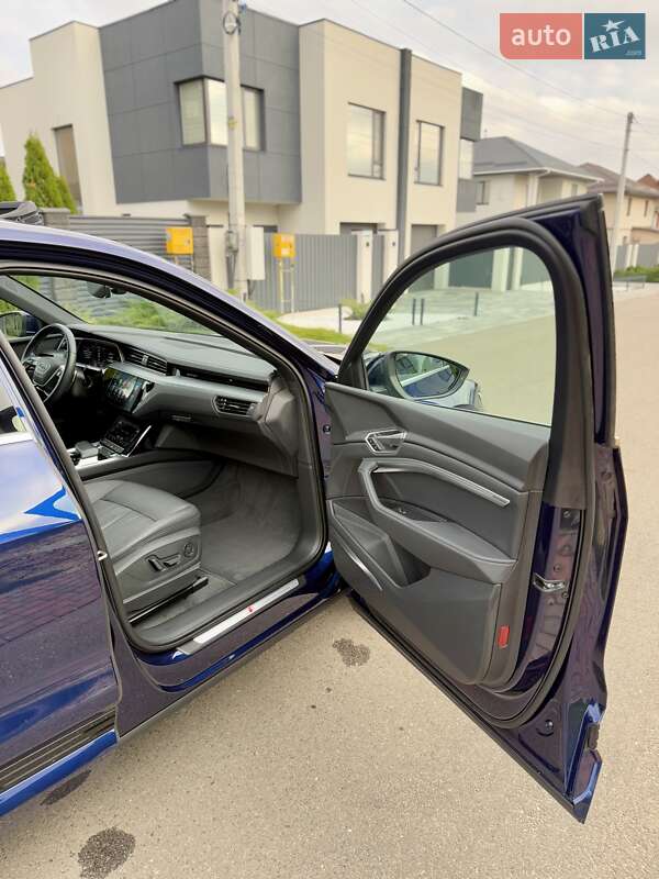 Внедорожник / Кроссовер Audi e-tron 2022 в Киеве фото 68 Внедорожник / Кроссовер Audi e-tron 2022 в Киеве