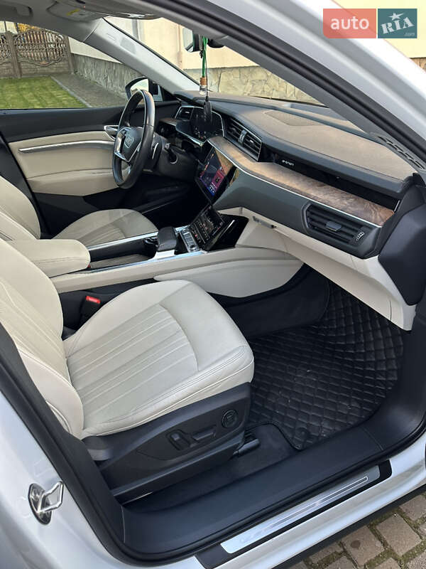Позашляховик / Кросовер Audi e-tron 2019 в Львові фото 29 Позашляховик / Кросовер Audi e-tron 2019 в Львові