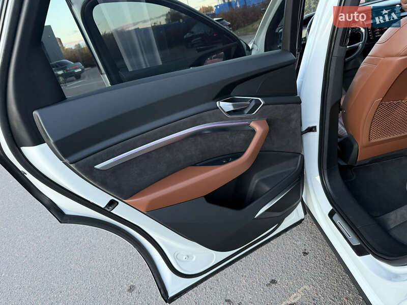 Позашляховик / Кросовер Audi e-tron 2020 в Львові фото 66 Позашляховик / Кросовер Audi e-tron 2020 в Львові