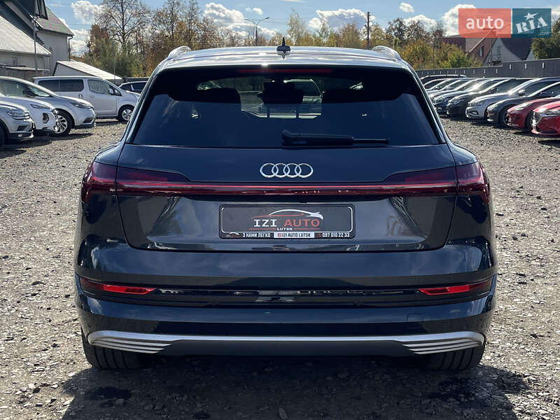Позашляховик / Кросовер Audi e-tron 2022 в Луцьку