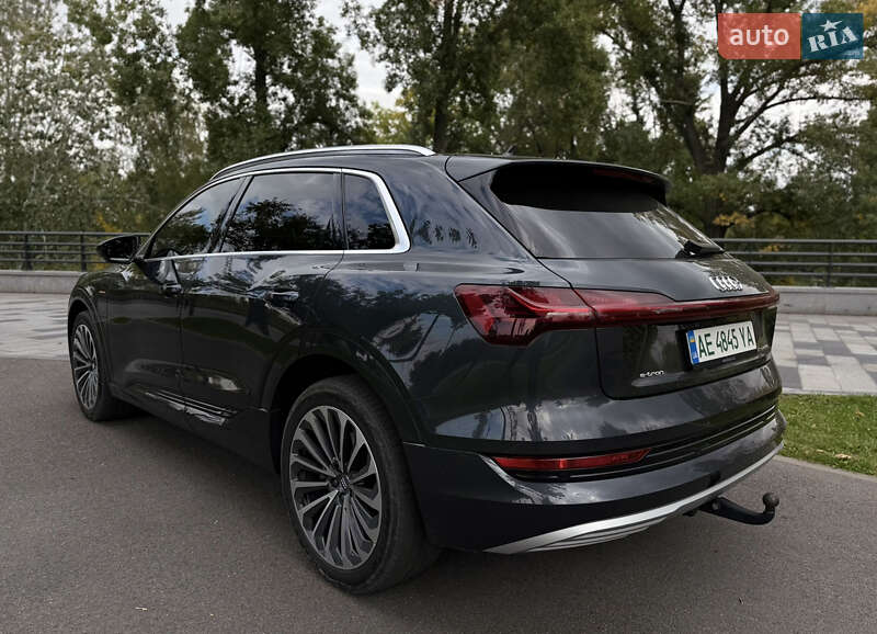 Позашляховик / Кросовер Audi e-tron 2020 в Дніпрі