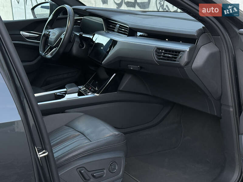 Позашляховик / Кросовер Audi e-tron 2020 в Львові фото 38 Позашляховик / Кросовер Audi e-tron 2020 в Львові