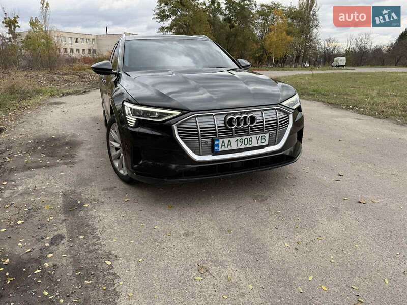 Внедорожник / Кроссовер Audi e-tron 2019 в Киеве