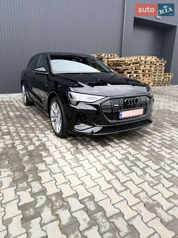 Позашляховик / Кросовер Audi e-tron 2022 в Іршаві