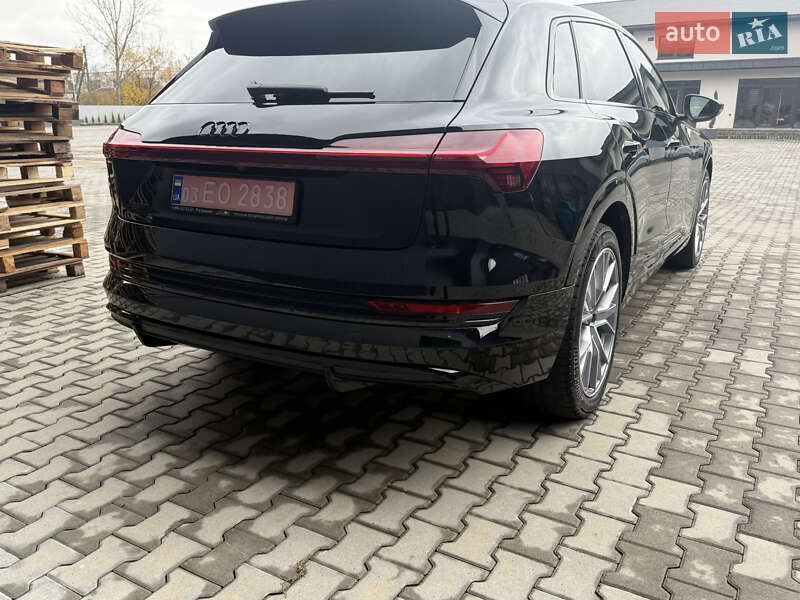 Позашляховик / Кросовер Audi e-tron 2022 в Іршаві