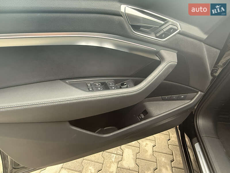 Позашляховик / Кросовер Audi e-tron 2022 в Іршаві