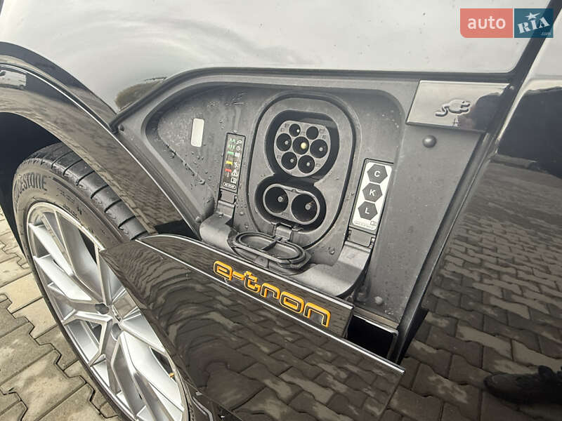 Позашляховик / Кросовер Audi e-tron 2022 в Іршаві