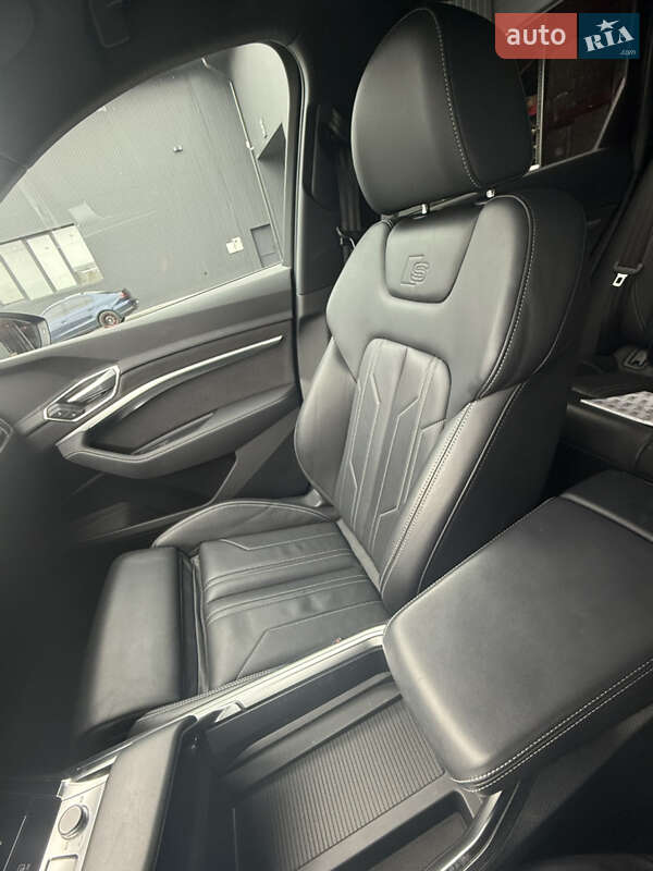 Позашляховик / Кросовер Audi e-tron 2022 в Іршаві