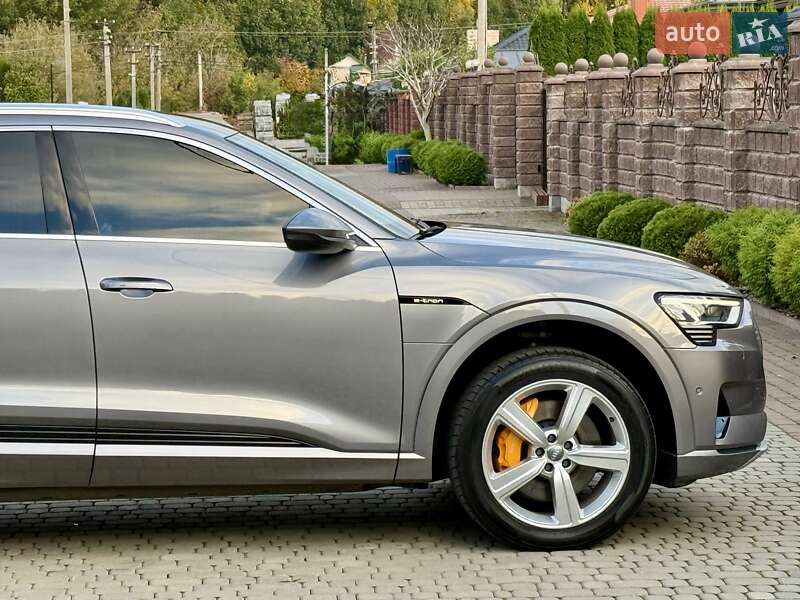 Позашляховик / Кросовер Audi e-tron 2019 в Рівному