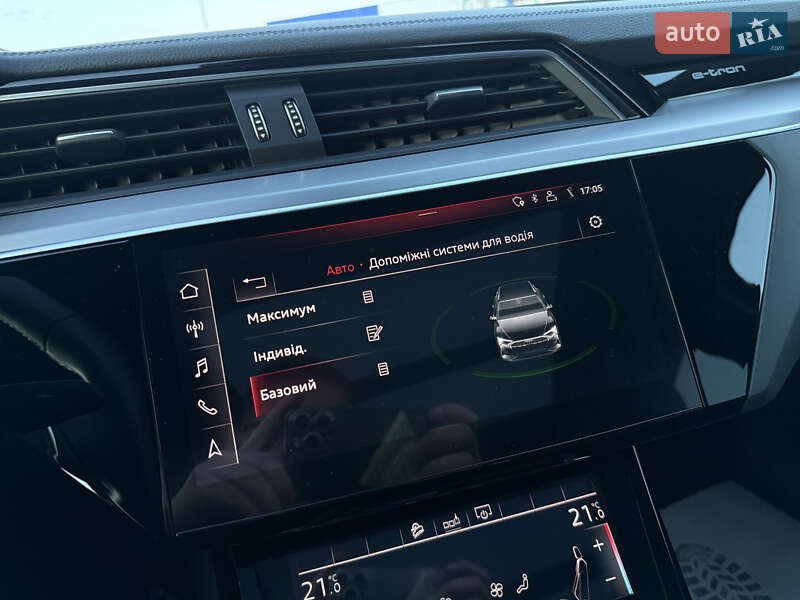 Позашляховик / Кросовер Audi e-tron 2020 в Львові фото 72 Позашляховик / Кросовер Audi e-tron 2020 в Львові