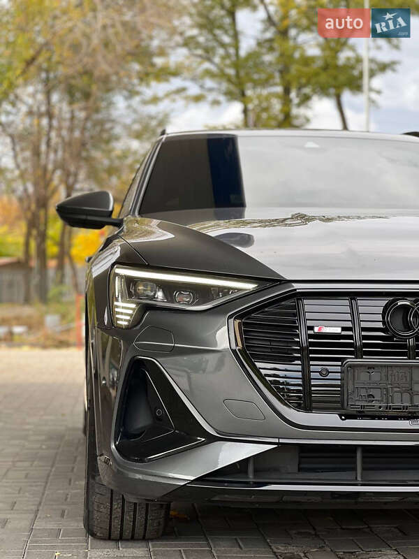 Позашляховик / Кросовер Audi e-tron 2022 в Дніпрі