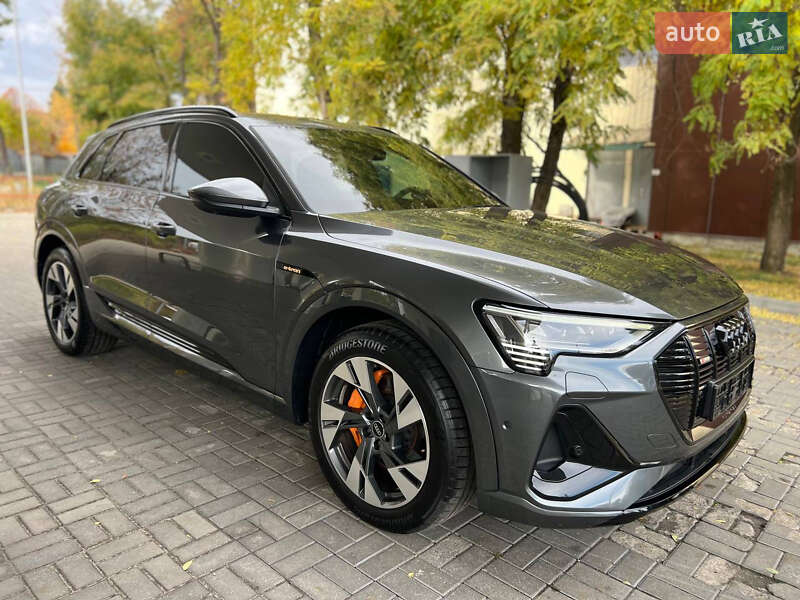 Позашляховик / Кросовер Audi e-tron 2022 в Дніпрі