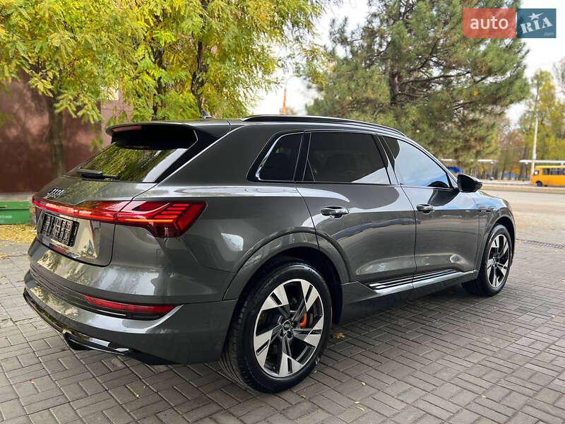 Позашляховик / Кросовер Audi e-tron 2022 в Дніпрі