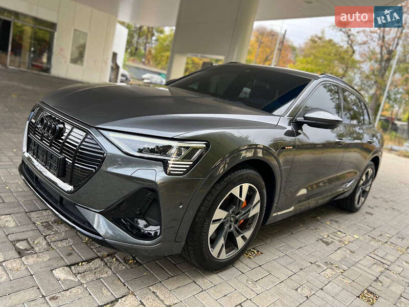Позашляховик / Кросовер Audi e-tron 2022 в Дніпрі