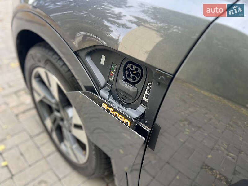 Позашляховик / Кросовер Audi e-tron 2022 в Дніпрі