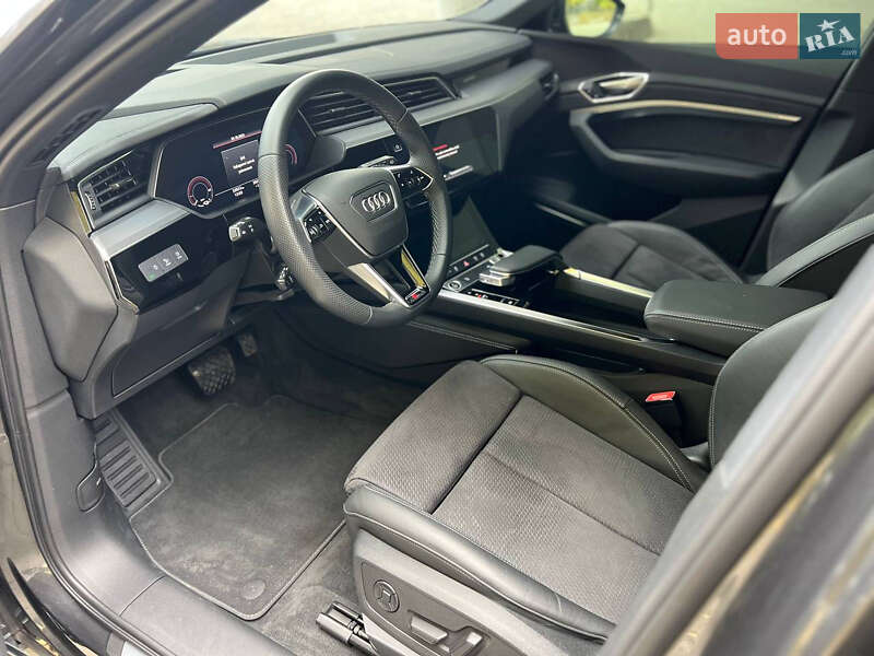 Позашляховик / Кросовер Audi e-tron 2022 в Дніпрі
