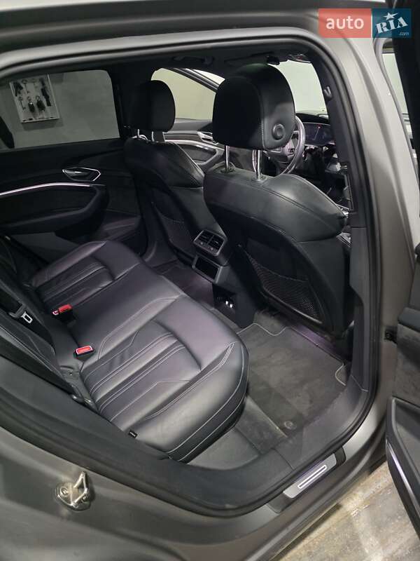 Внедорожник / Кроссовер Audi e-tron 2019 в Одессе фото 7 Внедорожник / Кроссовер Audi e-tron 2019 в Одессе