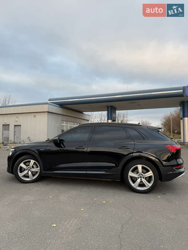 Позашляховик / Кросовер Audi e-tron 2022 в Бердичеві