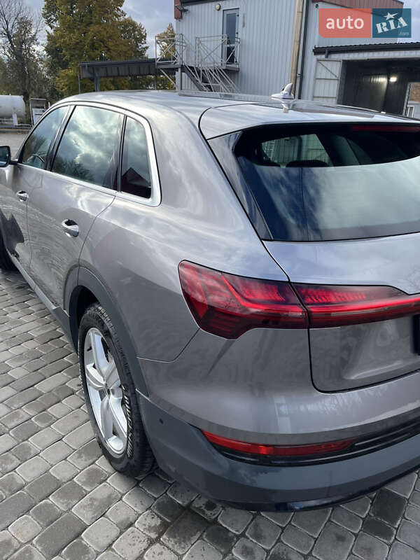 Позашляховик / Кросовер Audi e-tron 2022 в Старокостянтинові