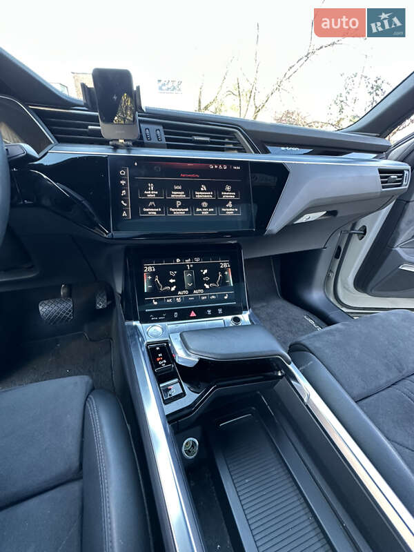 Позашляховик / Кросовер Audi e-tron 2020 в Львові фото 27 Позашляховик / Кросовер Audi e-tron 2020 в Львові