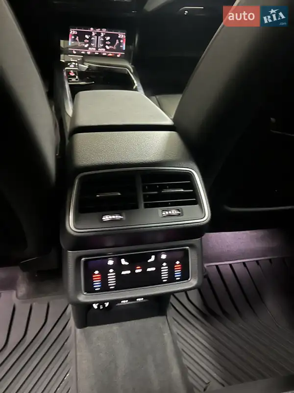 Audi e-tron 2018 VIN WAUZZZGE1KB002153 фото оголошення 29 з 71