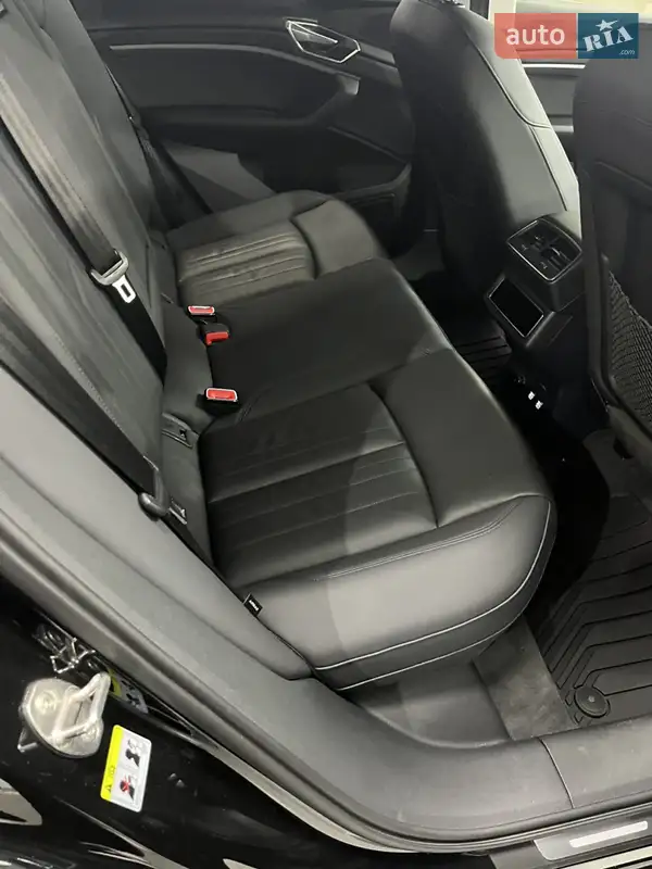 Audi e-tron 2018 VIN WAUZZZGE1KB002153 фото оголошення 31 з 71